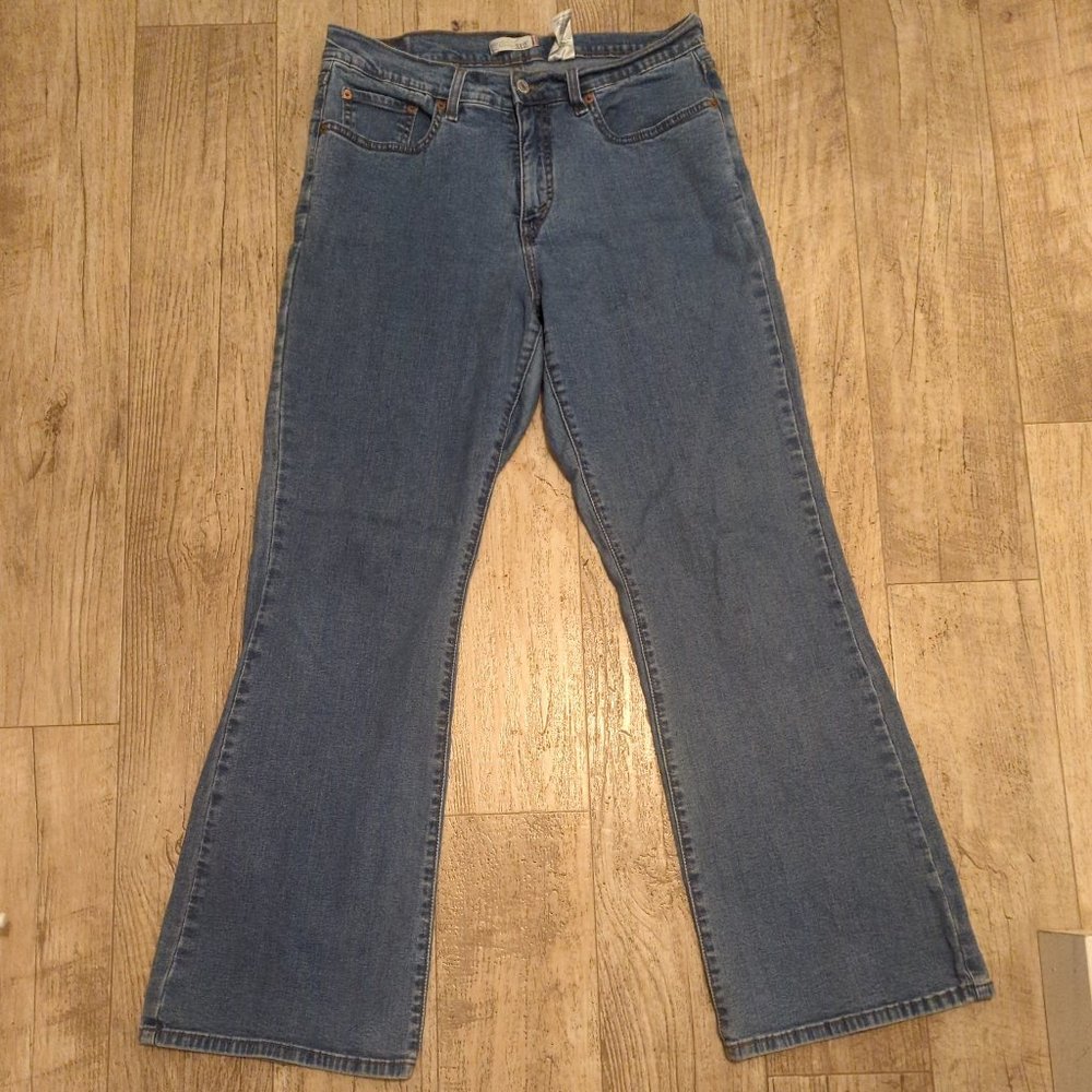 Levis 512 Womens 16M Perfectly Slimming Stretch Light Wash Jeans measures 32x31